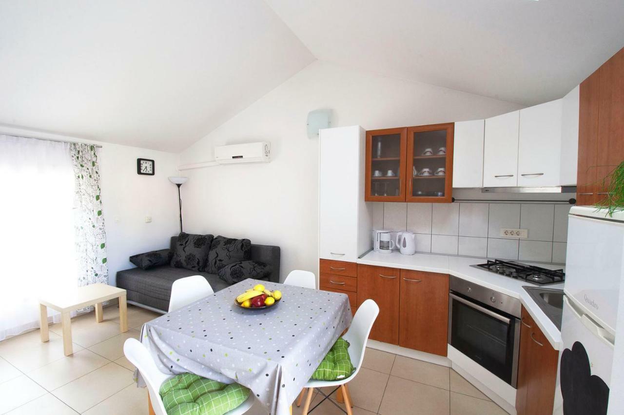 Apartment Dva Oriha Funtana Exterior foto