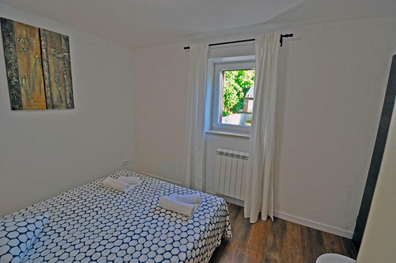 Apartment Dva Oriha Funtana Exterior foto
